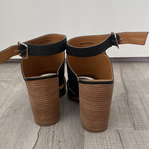 Nordstrom  rack size 9.5 dolce vita booties - Picture 5 of 7